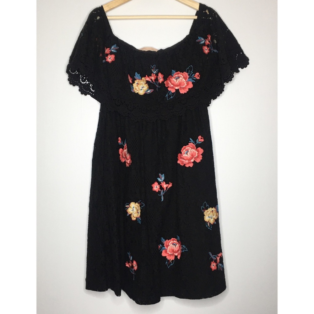 Floral Off-Shoulder Black Dress - Picture 4 of 9